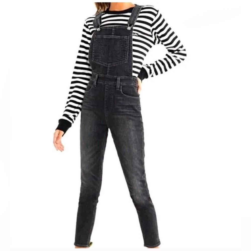 Levi’s Skinny Overalls size 27